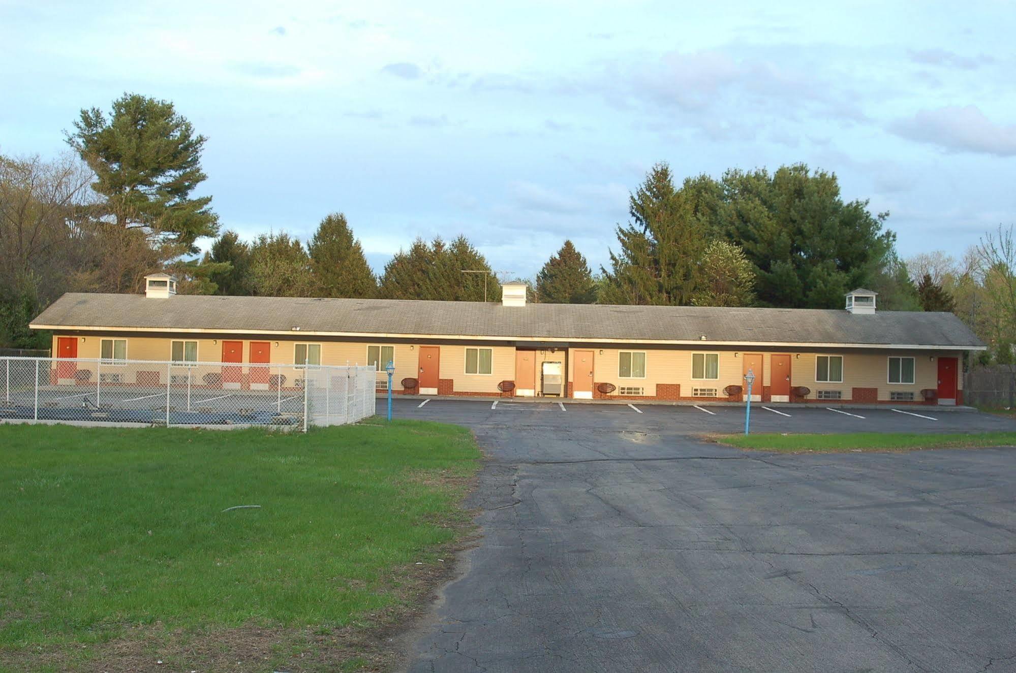 Budgetel Inn Glens Falls-Lake George-Saratoga المظهر الخارجي الصورة